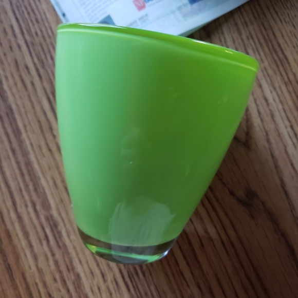 Spring Green Vase - Picture 3 of 4